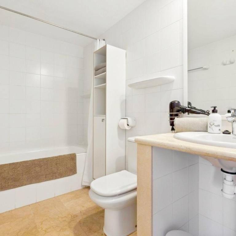 Familienfreundliches charmantes Ferienhaus mit Grill, Terrasse und Garten - Four-Bedroom House - 26