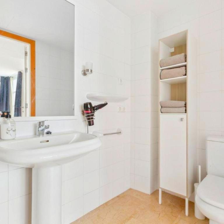Familienfreundliches charmantes Ferienhaus mit Grill, Terrasse und Garten - Four-Bedroom House - 32