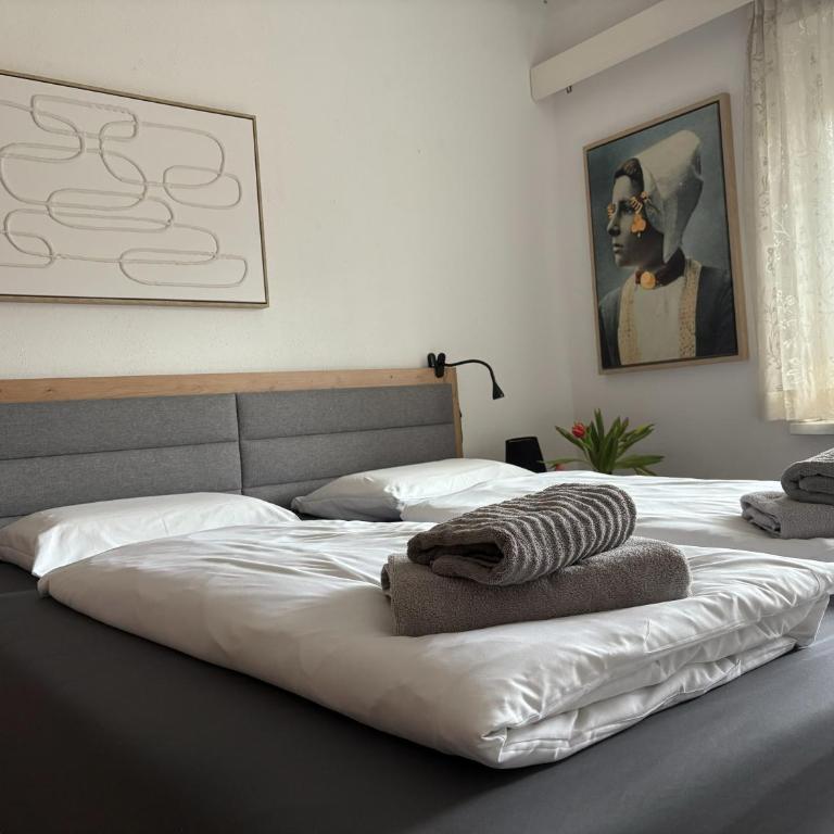 Pension Kitty - Zimmer mit Queensize-Bett und Gartenblick - 6