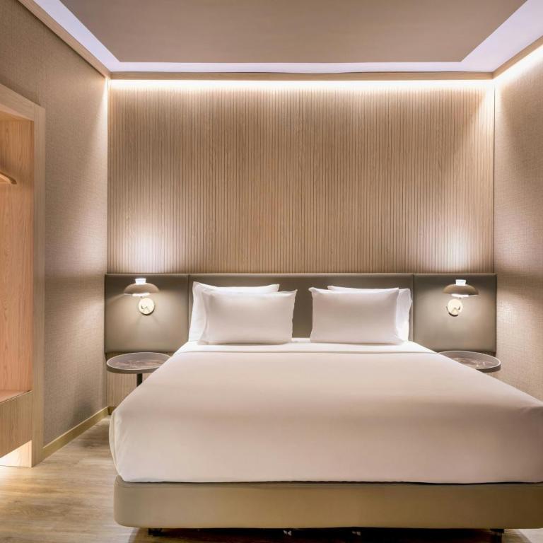 AC Hotel by Marriott Cartagena - Habitación Superior con cama extragrande, terraza y vistas a la ciudad - 2