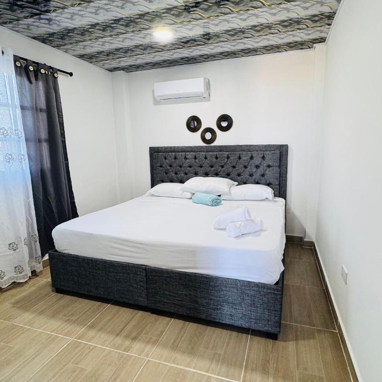 Apartamentos el mochilero frente al mar piso 2 apto 3 - Two-Bedroom Apartment - 2