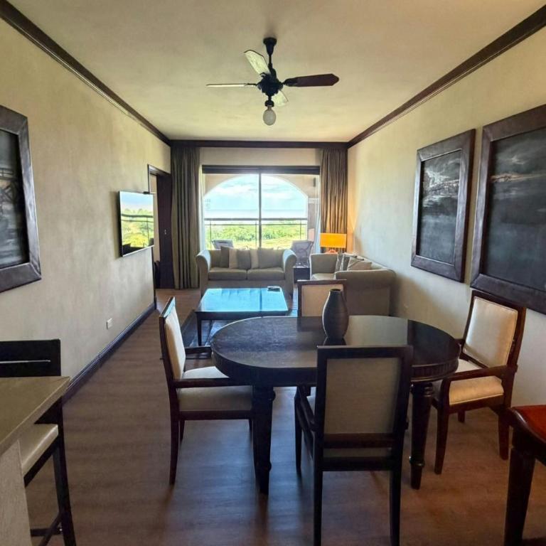 Sheraton Colonia Golf & Spa Resort - Larger Suite, 1 King, River view, Balcony - 7