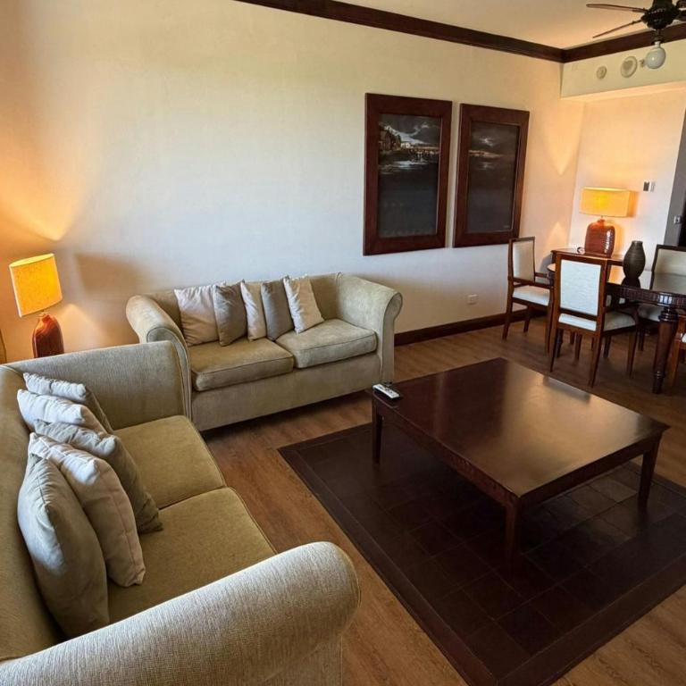 Sheraton Colonia Golf & Spa Resort - Suite más grande con balcón y vistas al río - Cama extragrande - 10