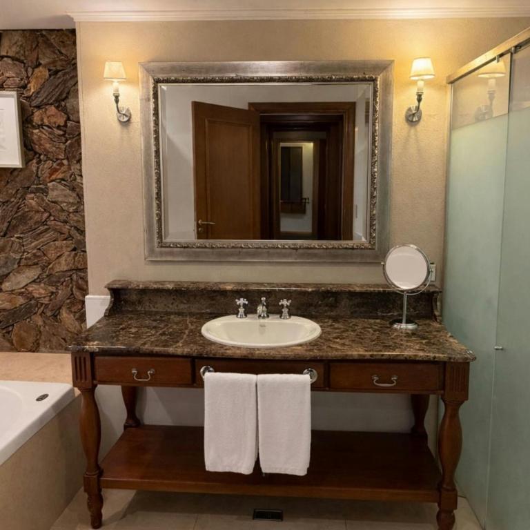 Sheraton Colonia Golf & Spa Resort - Junior Suite, 1 King, River view, Balcony - 4