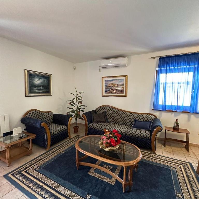 Meridian Hotel - Apartman s 3 Spavaće Sobe, Terasom i Pogledom na More - 10