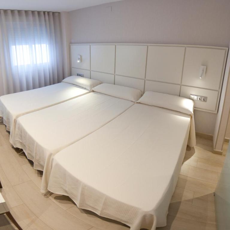 Hostal Loimar - Comfort Dreibettzimmer - 3