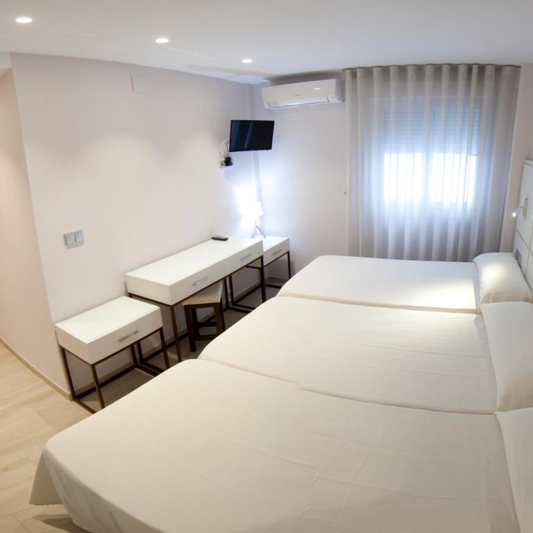 Hostal Loimar - Comfort Dreibettzimmer - 1