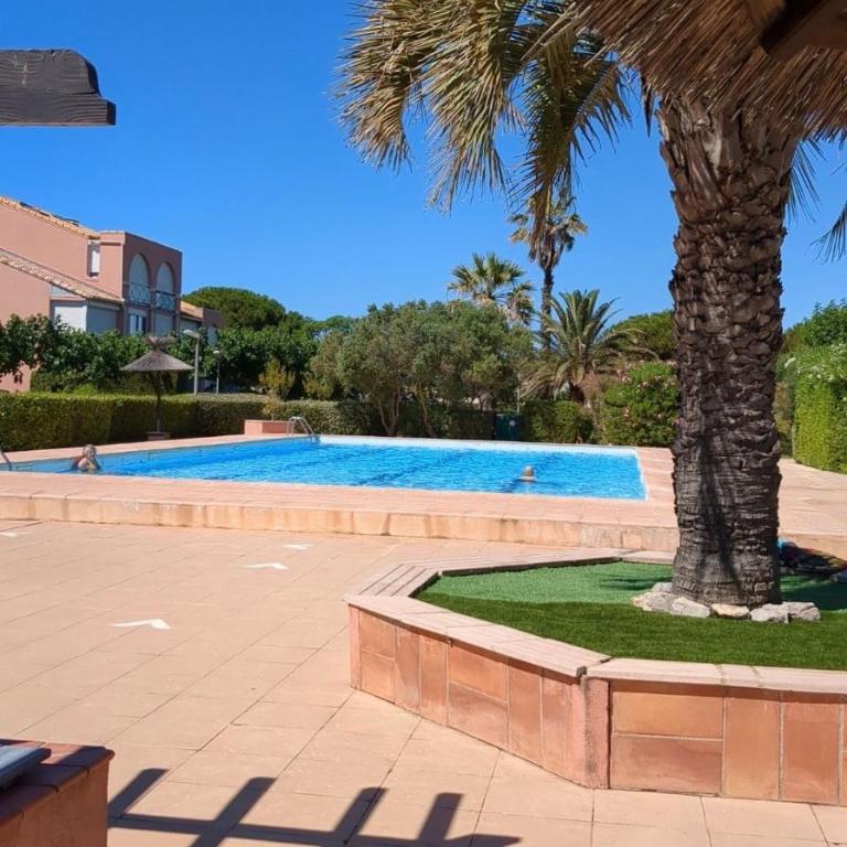 Les Soleillades-T2 pour 5 pers-piscine, parking privé- LaConciergerieByNina - Appartement 1 Chambre - 11