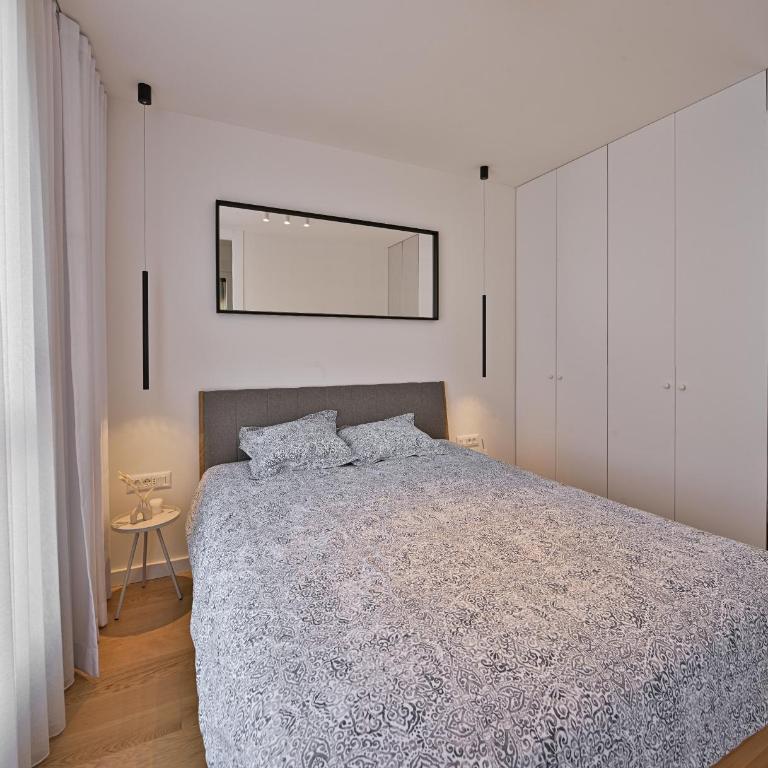 EMA Avenija - free parking - Deluks Apartman sa 2 Spavaće Sobe i Balkonom - 17