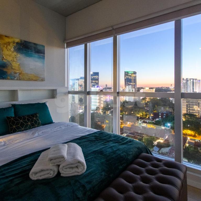 Petra Tower Luxury 2 BR Apt w Resto, Pool & Gym - Apartment - 2