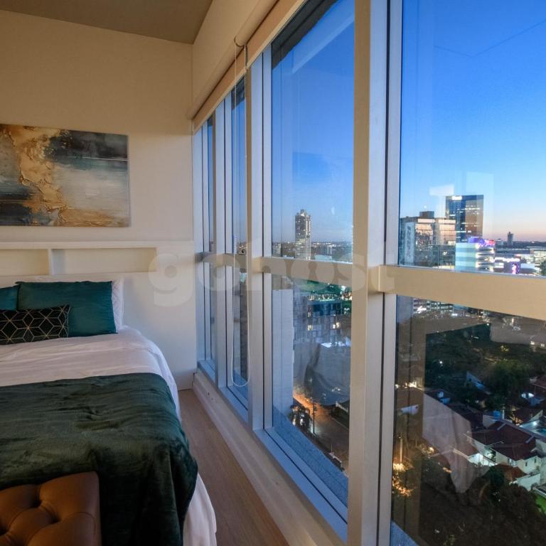 Petra Tower Luxury 2 BR Apt w Resto, Pool & Gym - Apartment - 29