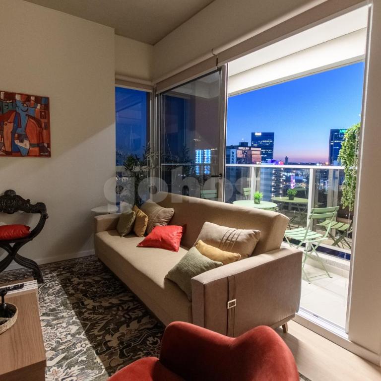 Petra Tower Luxury 2 BR Apt w Resto, Pool & Gym - Apartment - 13