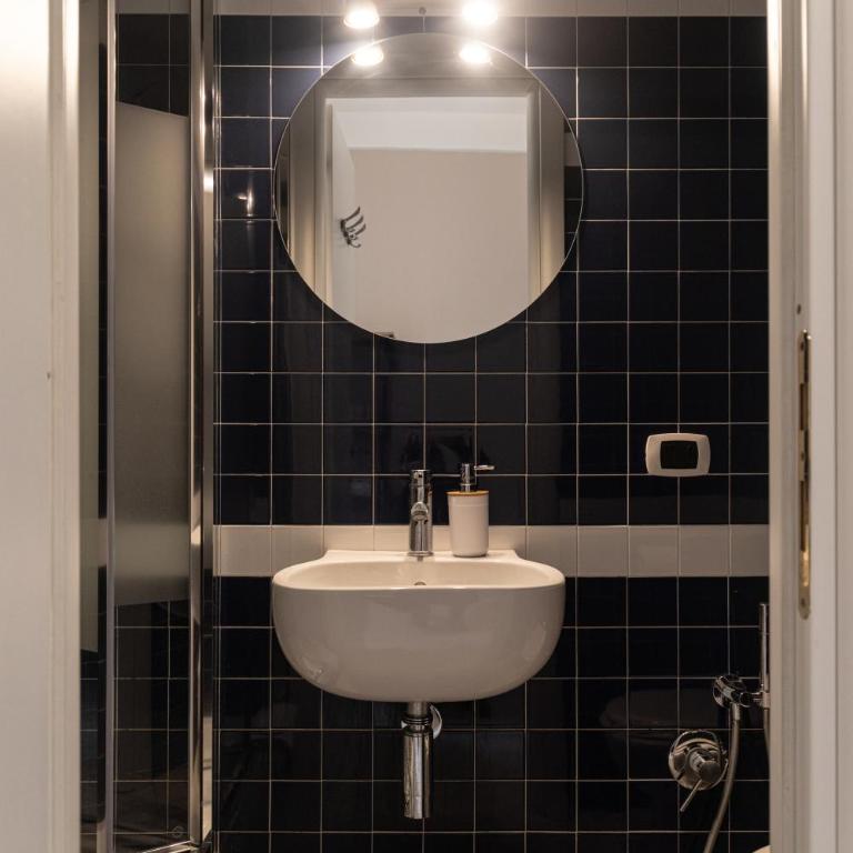 Vatican Walls Apartment - Two-Bedroom Apartment - 21