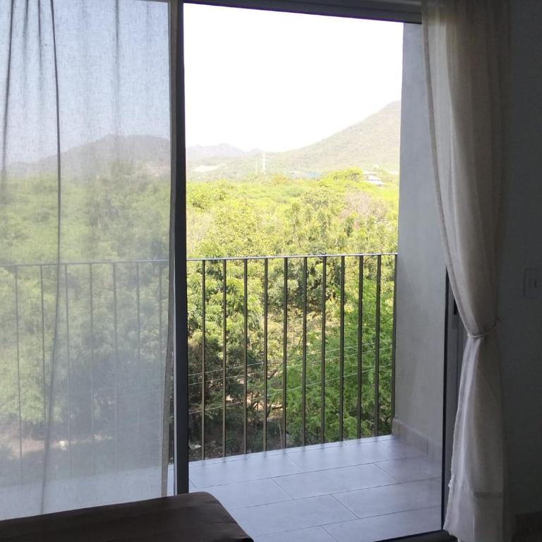 Acogedor y familiar Bello Horizonte Plaza - Apartment near Cabo Tortuga Beach & Airport Santa Marta - Three-Bedroom Apartment with View - 17