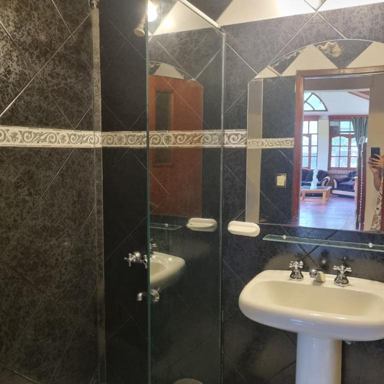 Las Lozano - Room #1585292101 - 9