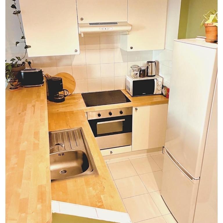 Quiet and Bright - Balcony with Montmartre View - Appartement 2 Chambres - 9
