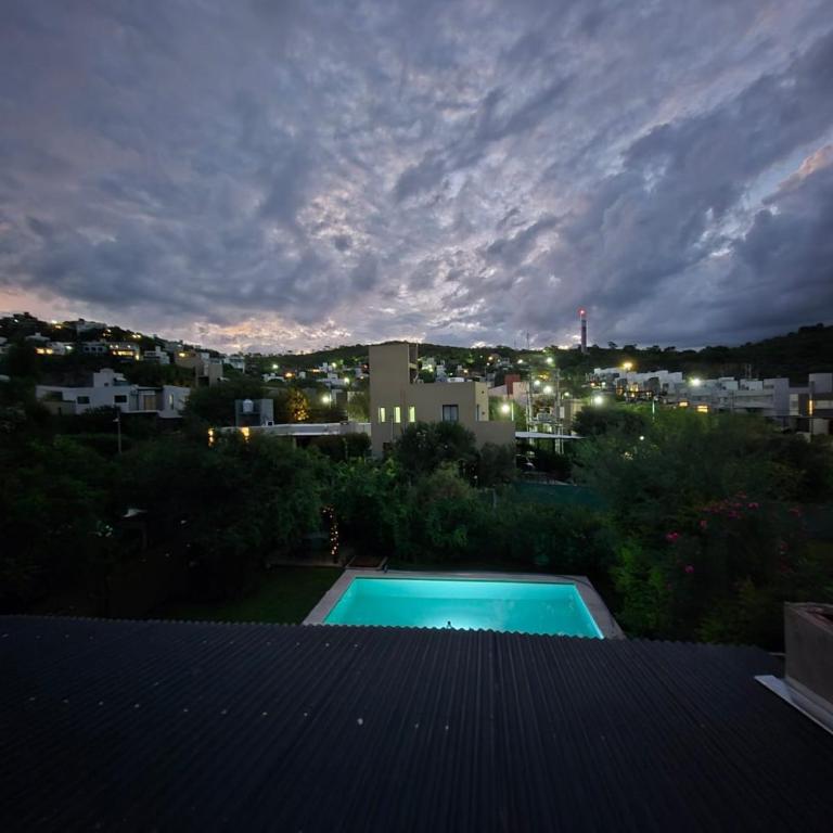 Casa con pileta en las sierras - Three-Bedroom House - 59