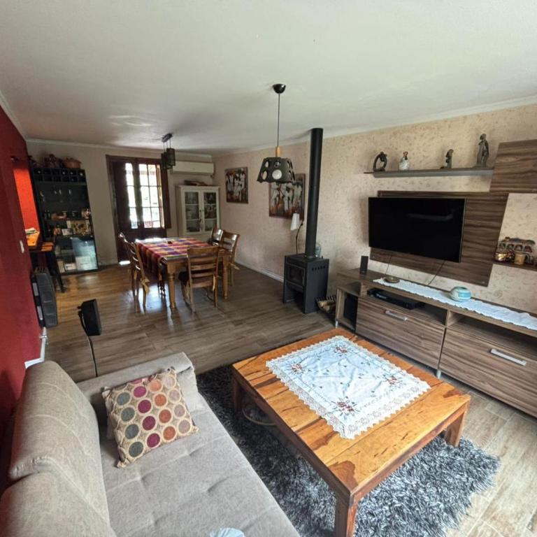 Casa con pileta en las sierras - Three-Bedroom House - 44