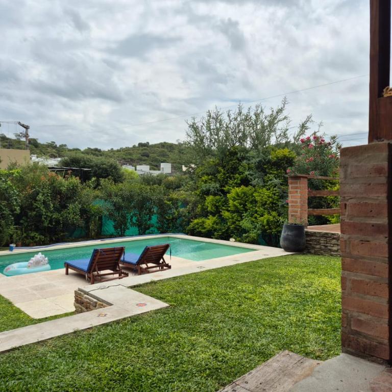 Casa con pileta en las sierras - Three-Bedroom House - 48