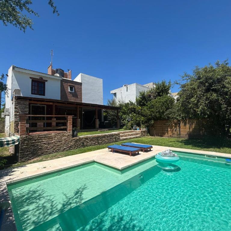 Casa con pileta en las sierras - Three-Bedroom House - 49