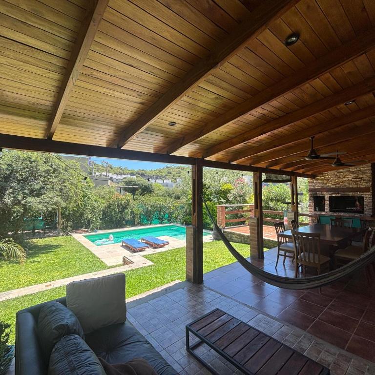 Casa con pileta en las sierras - Three-Bedroom House - 51