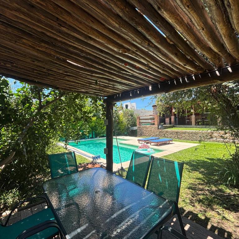 Casa con pileta en las sierras - Three-Bedroom House - 50