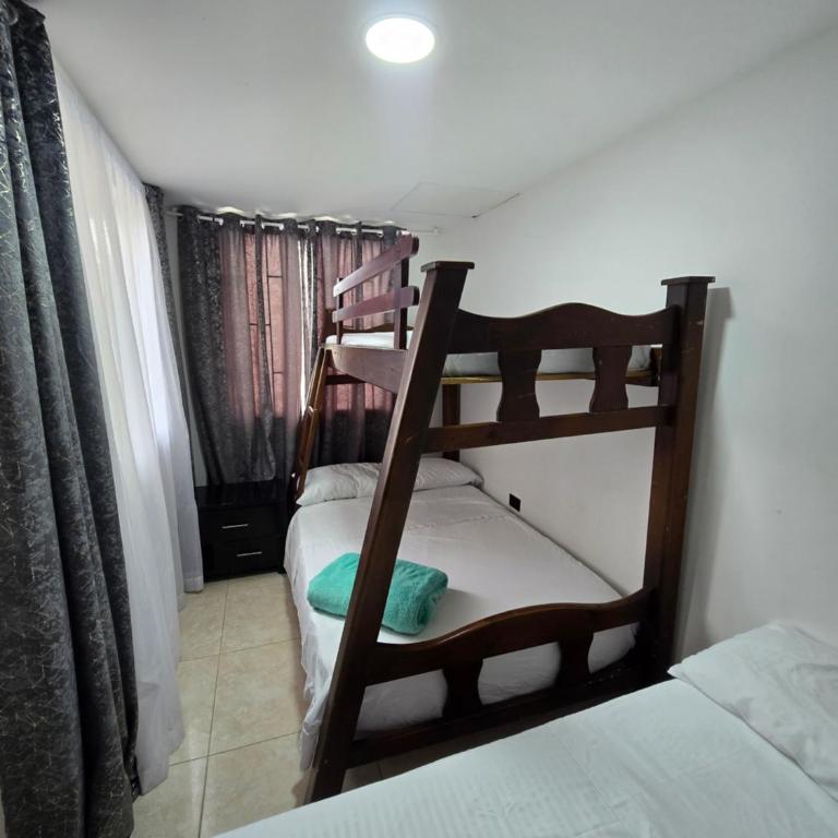 Casa Familiar con Vista a las Montañas A Minutos del Centro de Armenia - Casa de 4 dormitorios - 36