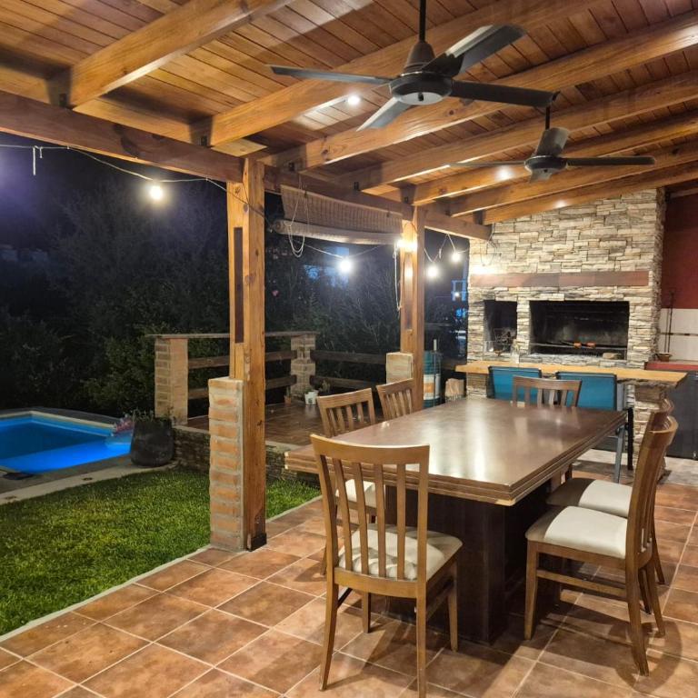 Casa con pileta en las sierras - Three-Bedroom House - 56