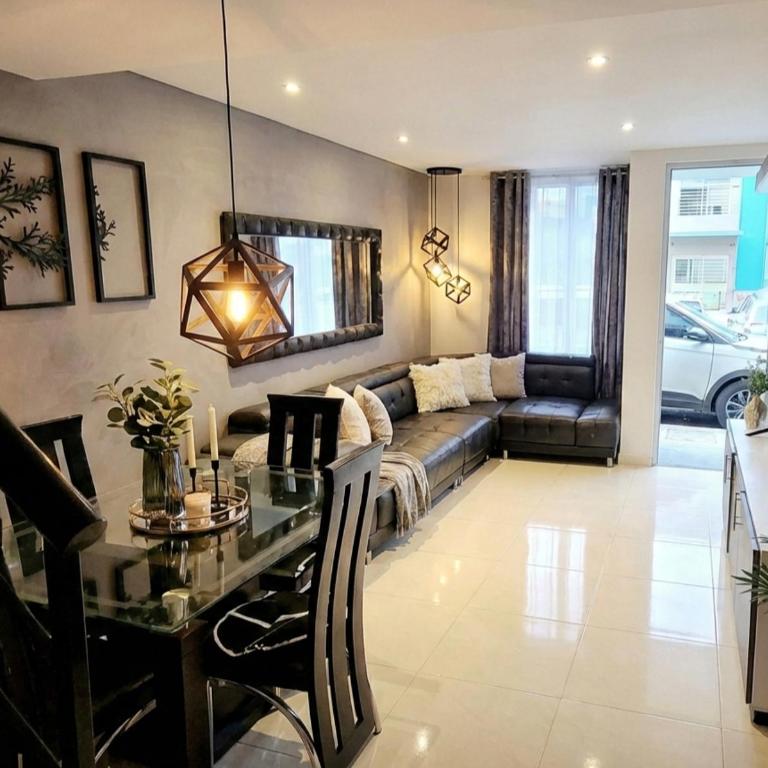 Casa Familiar con Vista a las Montañas A Minutos del Centro de Armenia - Room #1585308801 - 1