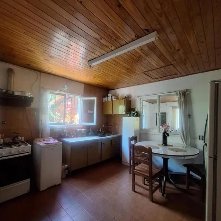 Casa amplia cerca del centro Con jardin parrilla y parking - Room #1585314801 - 2