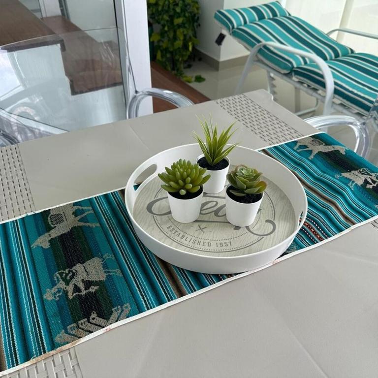 Espectacular apartamento vista al centro y al Mar - Three-Bedroom Apartment - 8