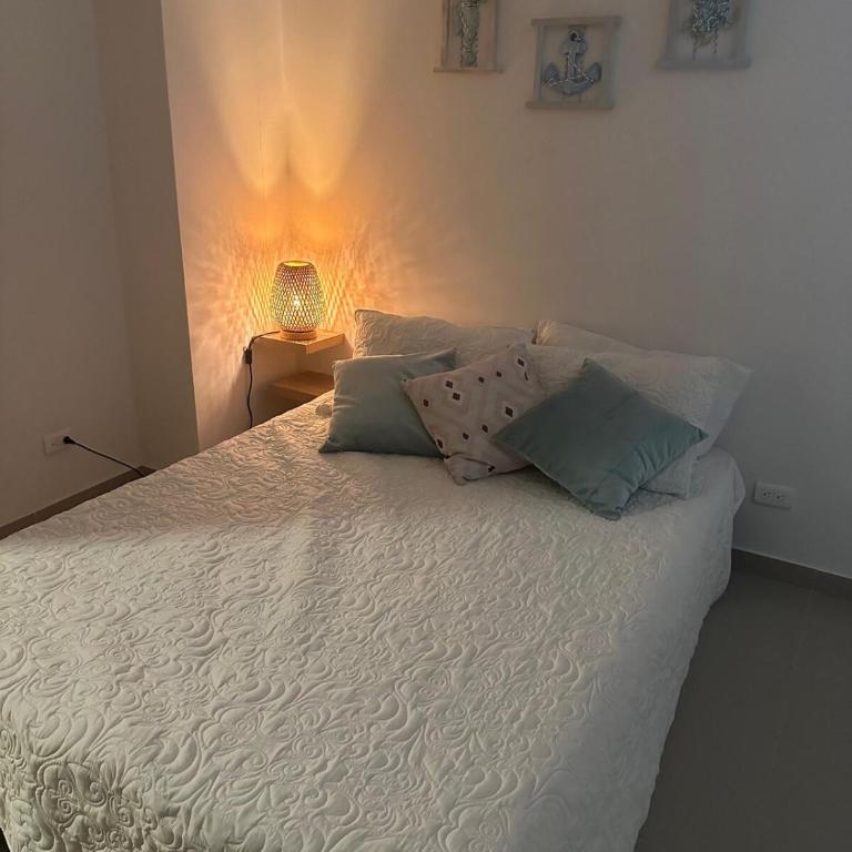 Espectacular apartamento vista al centro y al Mar - Three-Bedroom Apartment - 10