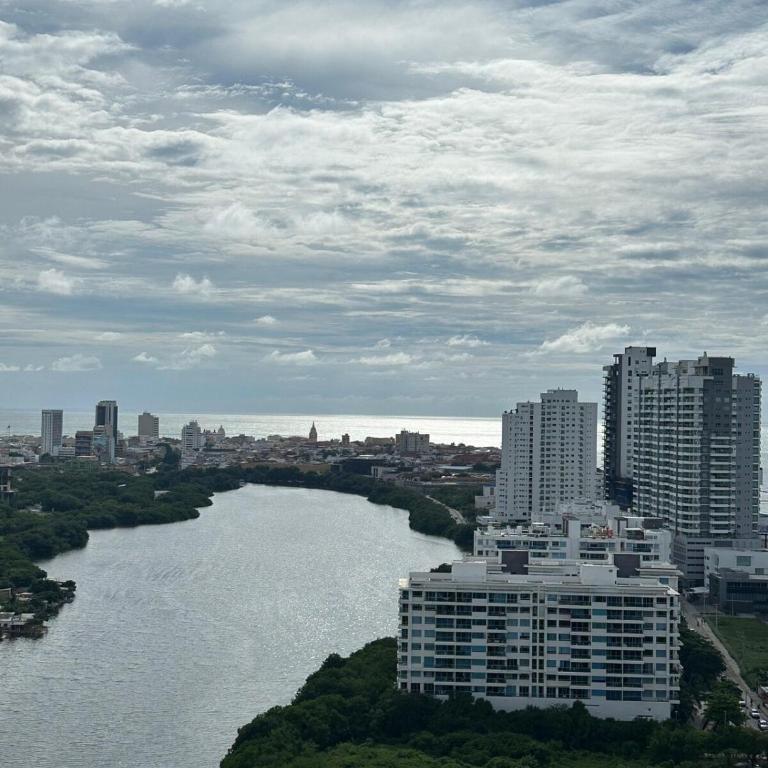 Espectacular apartamento vista al centro y al Mar - Three-Bedroom Apartment - 1