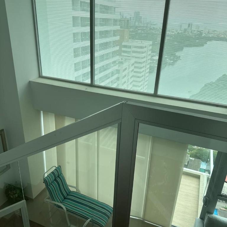 Espectacular apartamento vista al centro y al Mar - Three-Bedroom Apartment - 6