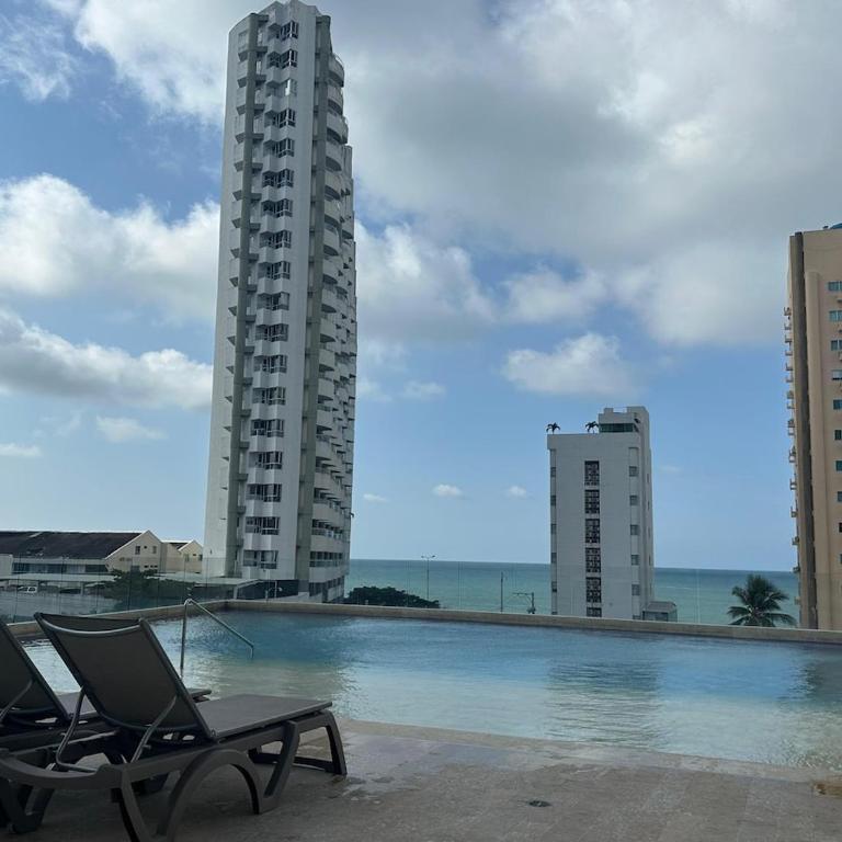 Espectacular apartamento vista al centro y al Mar - Three-Bedroom Apartment - 3