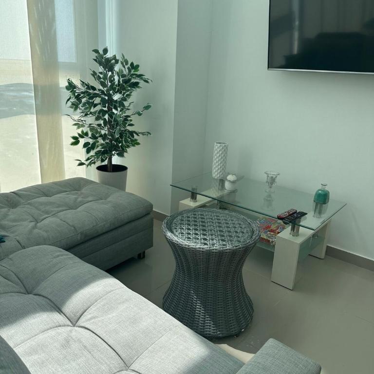 Espectacular apartamento vista al centro y al Mar - Three-Bedroom Apartment - 15