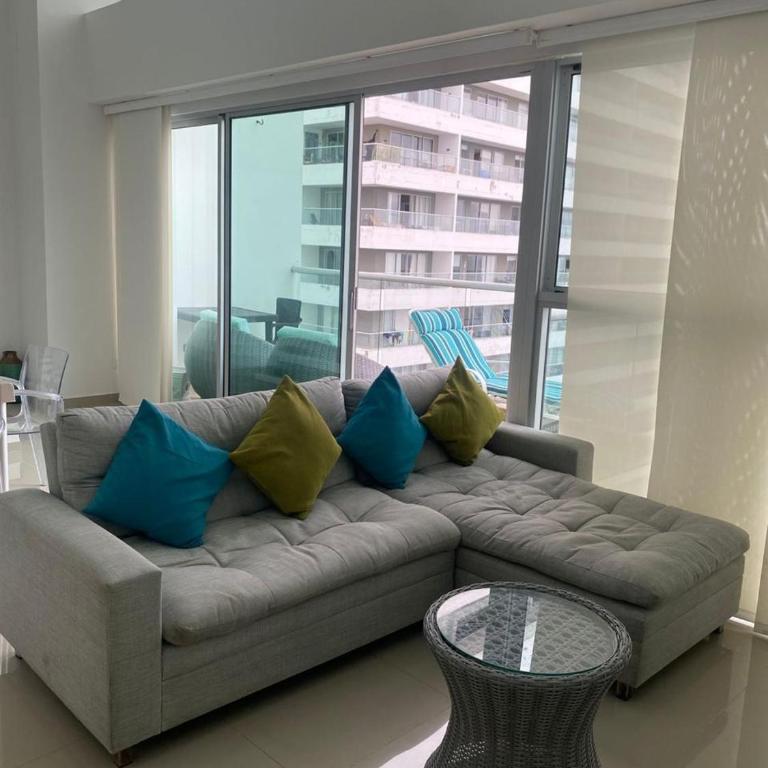 Espectacular apartamento vista al centro y al Mar - Three-Bedroom Apartment - 5