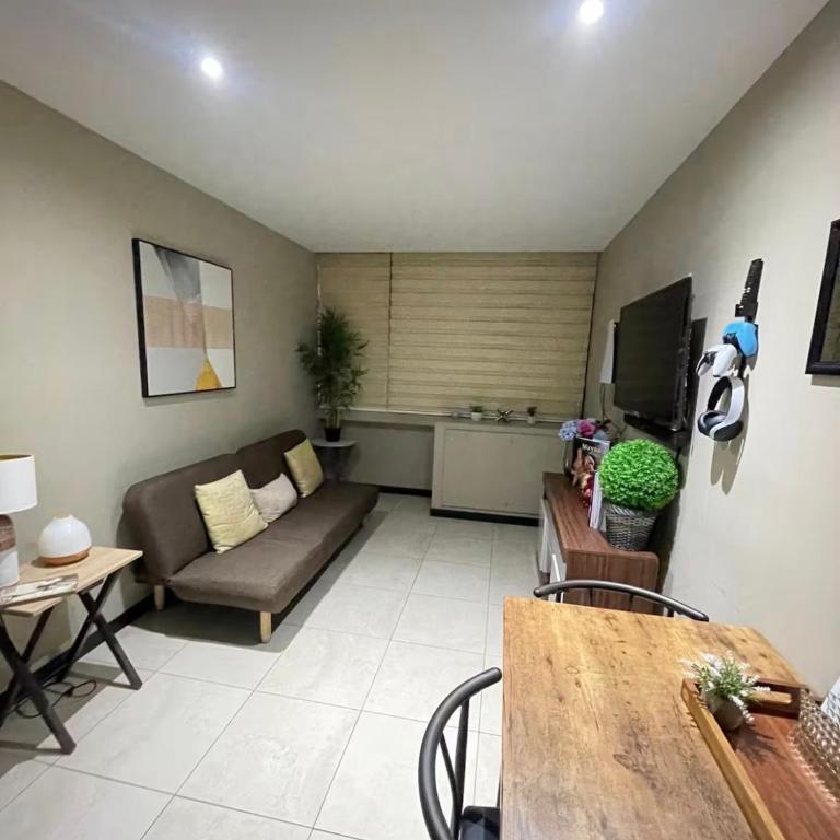 Elegant 2 Bedroom Condo - Two-Bedroom Apartment - 3