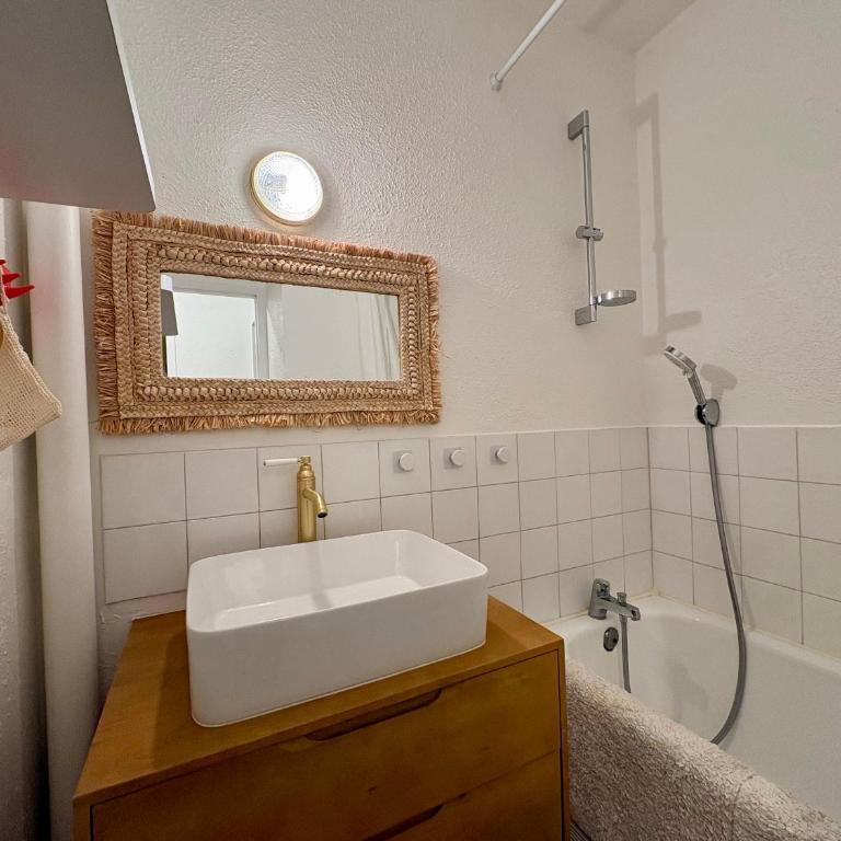 Éclatant Apt 5 pers avec Balcon et Garage - FR-1-323-599 - Appartement - 5