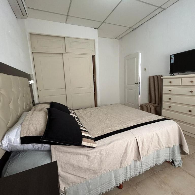 Primer piso completo - Two-Bedroom Apartment - 3
