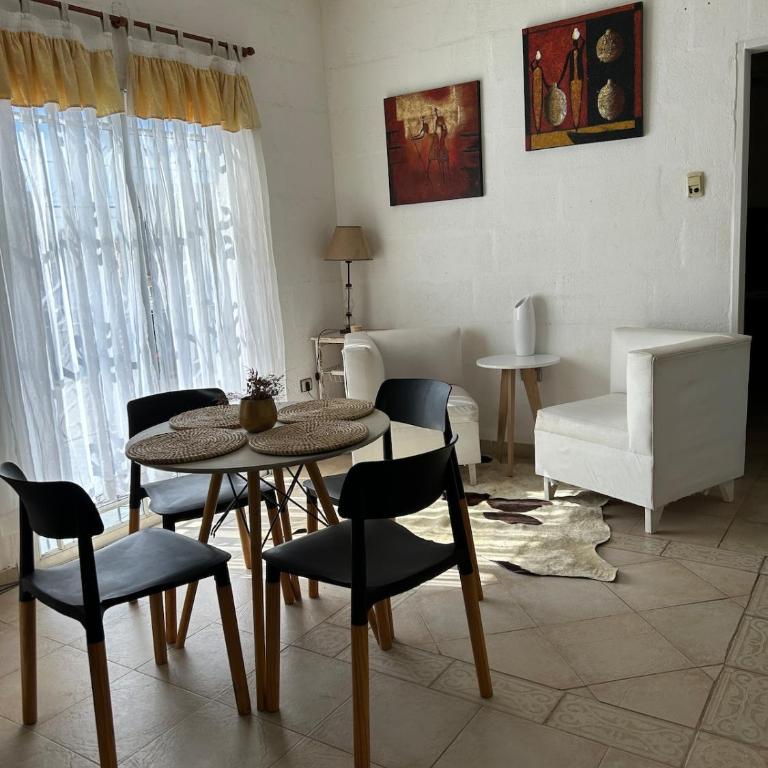 Primer piso completo - Two-Bedroom Apartment - 10