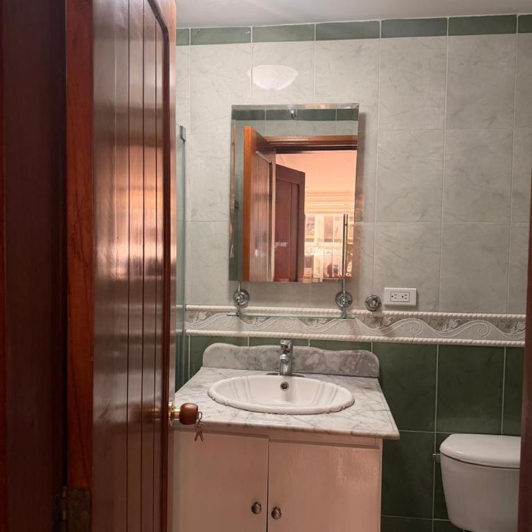 Apartamento Rodadero Con Vista al Mar Edificio Karey 404 - Three-Bedroom Apartment - 3