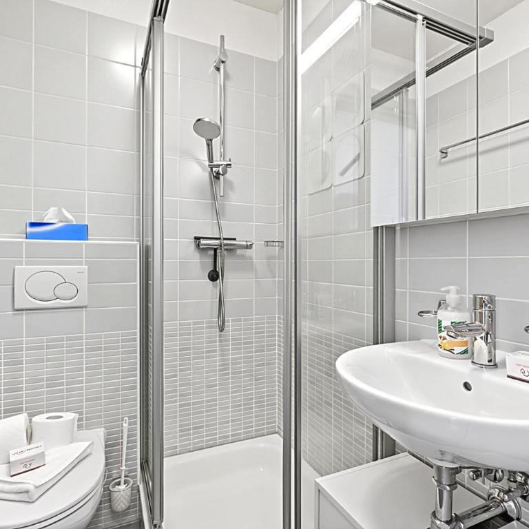 Locarno Centro Apartment 2BR with Private Garage - Happy Rentals - Apartamento con balcón - 9