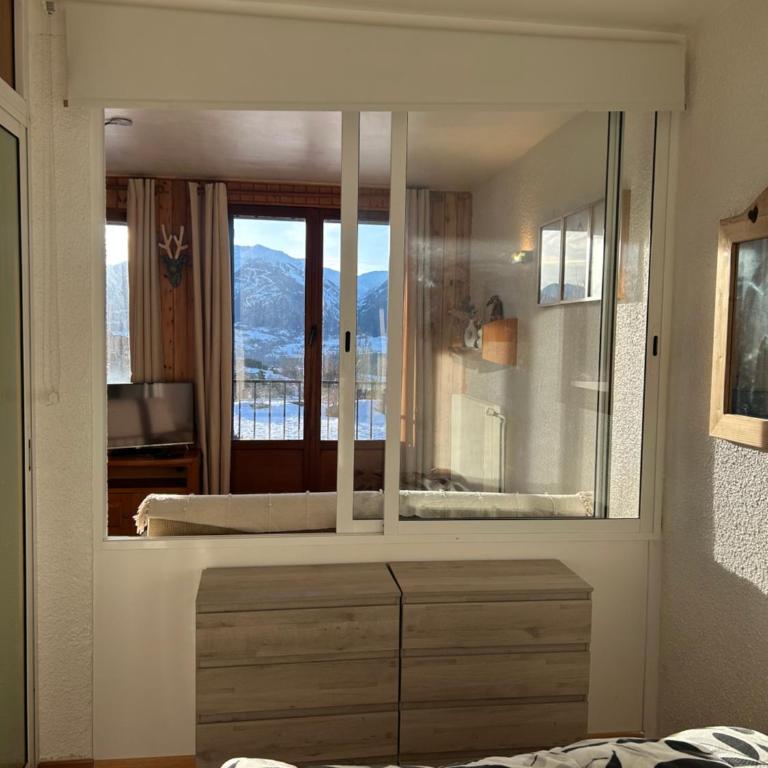 Appartement Cosy avec Vue Montagne, Balcon & Parking Gratuit - Appartement 1 Chambre - 11