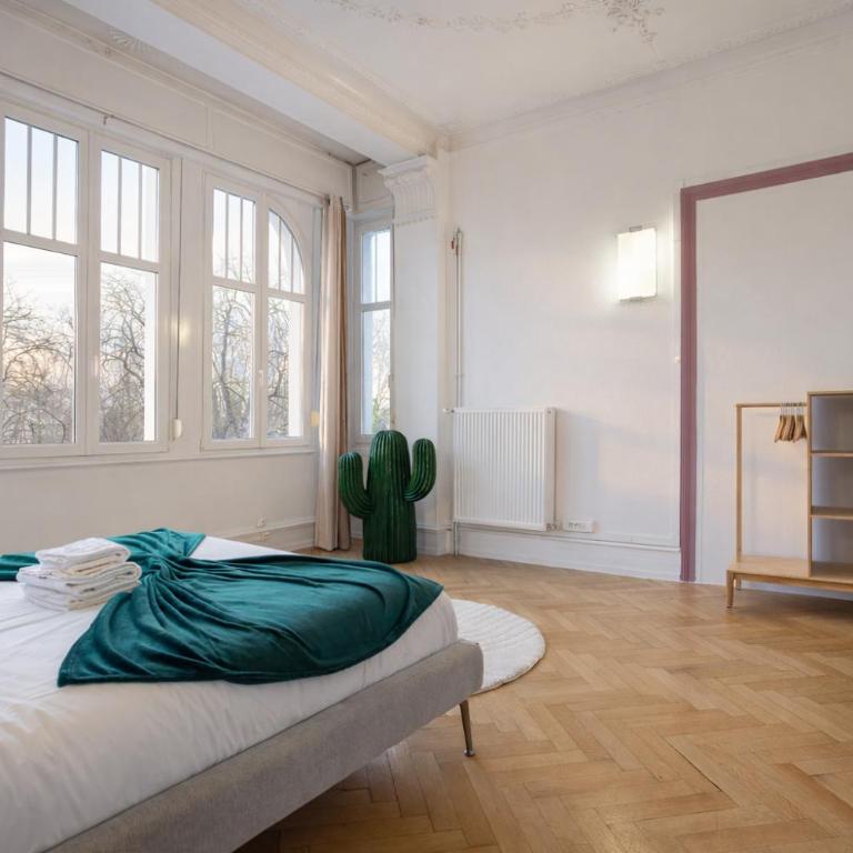 Luxurious central apartment Strasbourg center - Four-Bedroom Luxury Apartment - 8