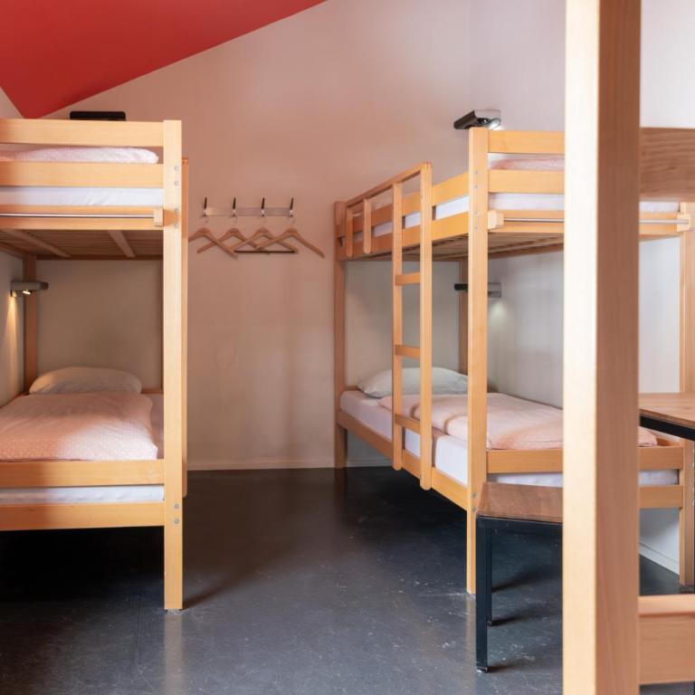 Zermatt Youth Hostel - Bett im 8-Bett-Schlafsaal - 4