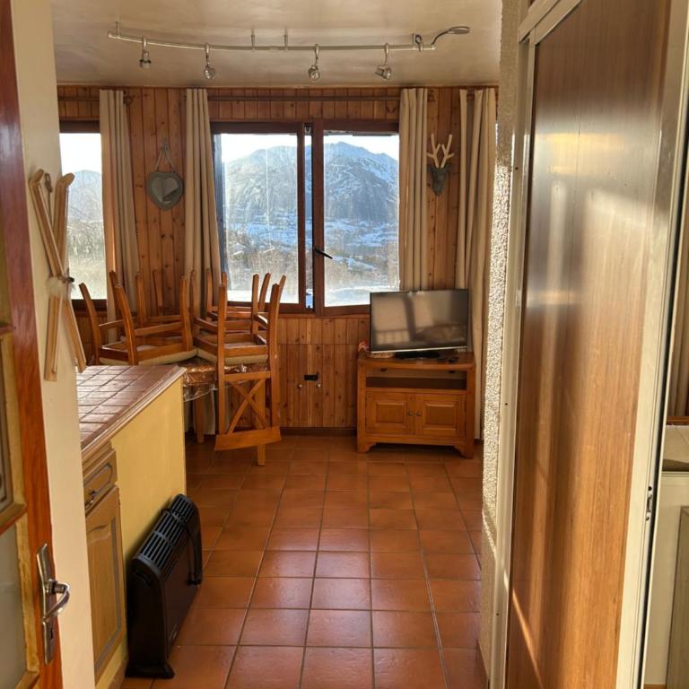Appartement Cosy avec Vue Montagne, Balcon & Parking Gratuit - Appartement 1 Chambre - 9