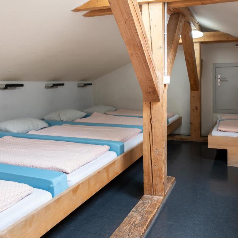 Zermatt Youth Hostel - Bed in a Budget 8-Bed-Dormitory (Mixed) - 2