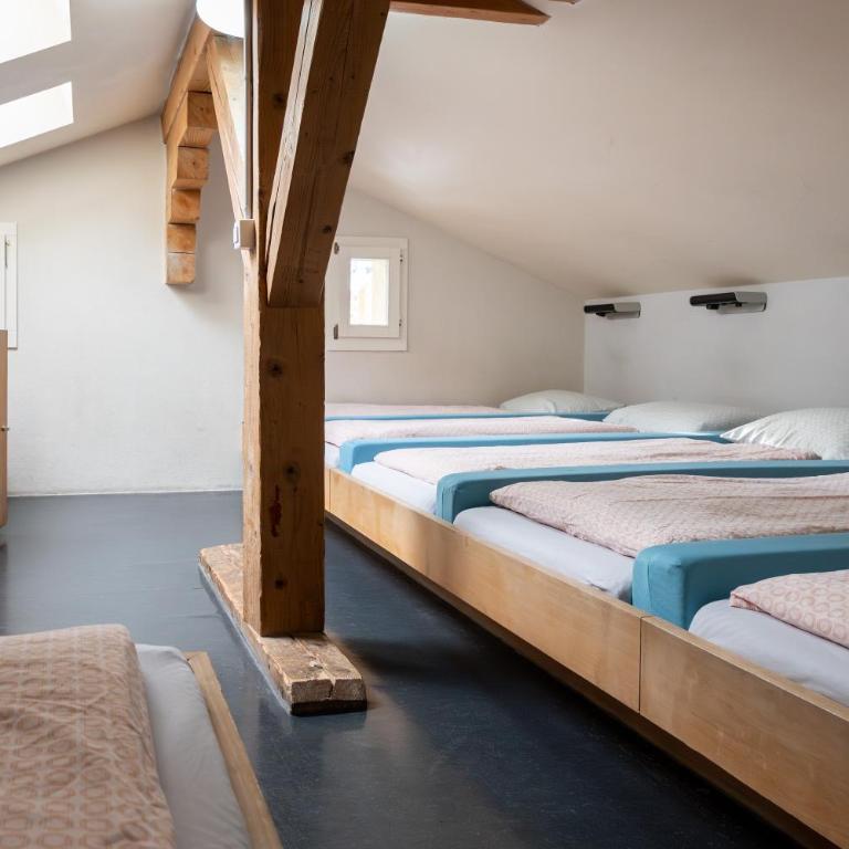 Zermatt Youth Hostel - Bed in a Budget 8-Bed-Dormitory (Mixed) - 3