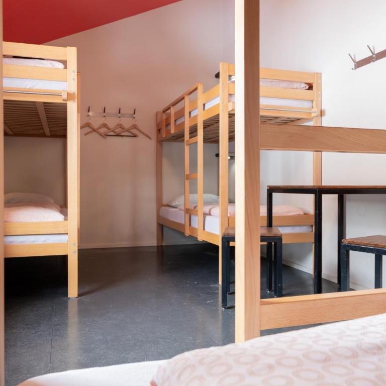 Zermatt Youth Hostel - Bett im 6-Bett-Schlafsaal mit Dusche - 2